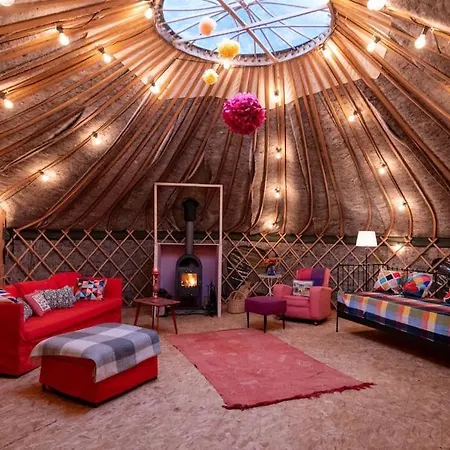 Giant Yurt Sleeping 8 With Spa, Catering, Walled Gardens, Nature Reserve, Free Parking Scunthorpe Exterior photo