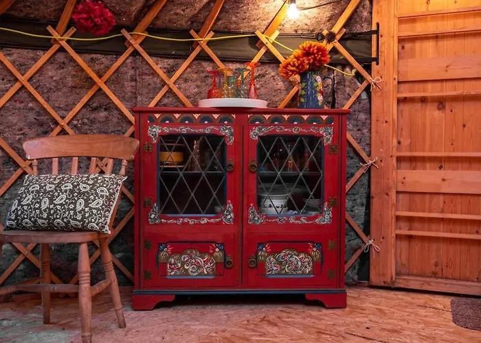 Giant Yurt Sleeping 8 With Spa, Catering, Walled Gardens, Nature Reserve, Free Parking