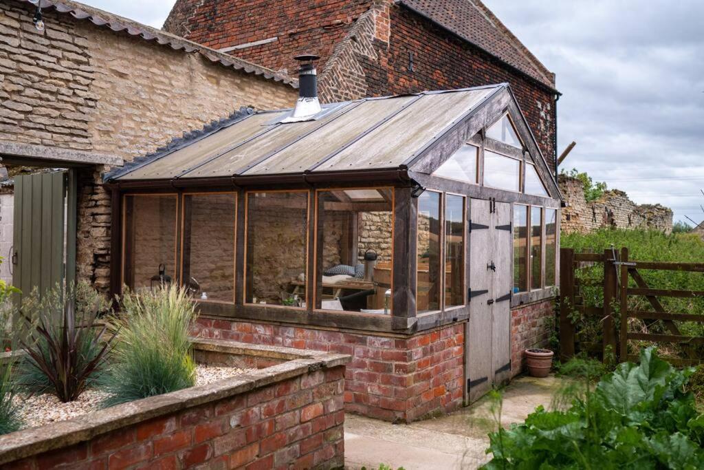 Giant Yurt Sleeping 8 With Spa, Catering, Walled Gardens, Nature Reserve, Free Parking Luxuszelt *