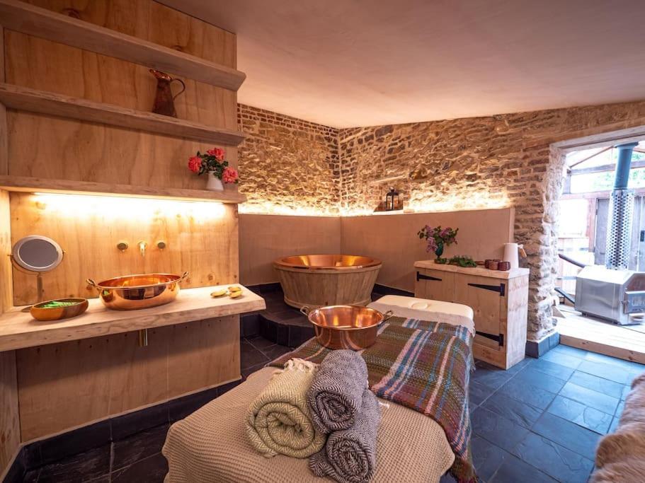 Luxuszelt Giant Yurt Sleeping 8 With Spa, Catering, Walled Gardens, Nature Reserve, Free Parking Scunthorpe