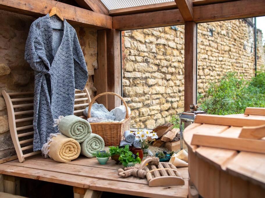 Luxuszelt Giant Yurt Sleeping 8 With Spa, Catering, Walled Gardens, Nature Reserve, Free Parking