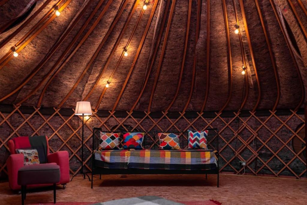 Giant Yurt Sleeping 8 With Spa, Catering, Walled Gardens, Nature Reserve, Free Parking Luxuszelt *
