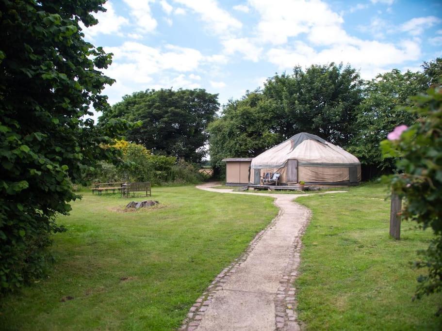 Giant Yurt Sleeping 8 With Spa, Catering, Walled Gardens, Nature Reserve, Free Parking Luxuszelt