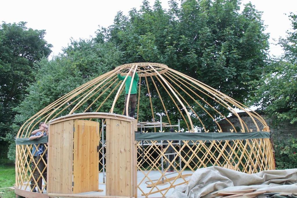 Giant Yurt Sleeping 8 With Spa, Catering, Walled Gardens, Nature Reserve, Free Parking Scunthorpe