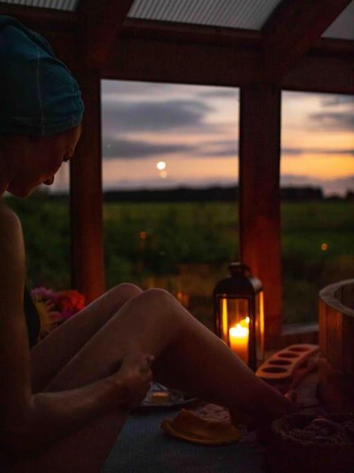 Luxuszelt Giant Yurt Sleeping 8 With Spa, Catering, Walled Gardens, Nature Reserve, Free Parking *