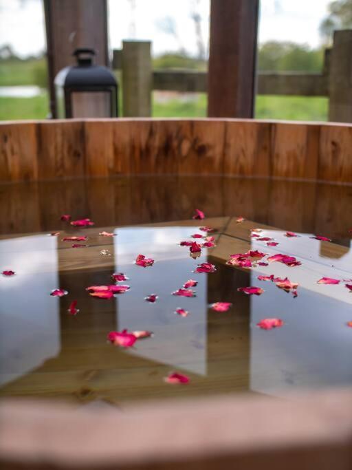 Giant Yurt Sleeping 8 With Spa, Catering, Walled Gardens, Nature Reserve, Free Parking * Scunthorpe