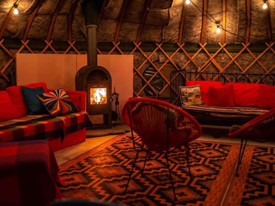 Luxuszelt Giant Yurt Sleeping 8 With Spa, Catering, Walled Gardens, Nature Reserve, Free Parking *