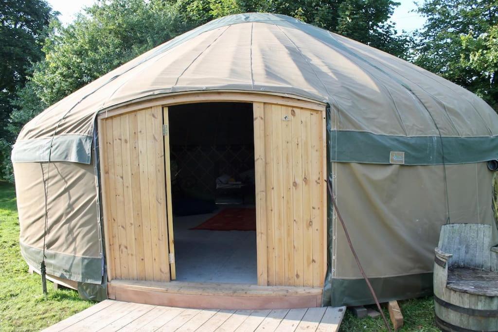 Giant Yurt Sleeping 8 With Spa, Catering, Walled Gardens, Nature Reserve, Free Parking *