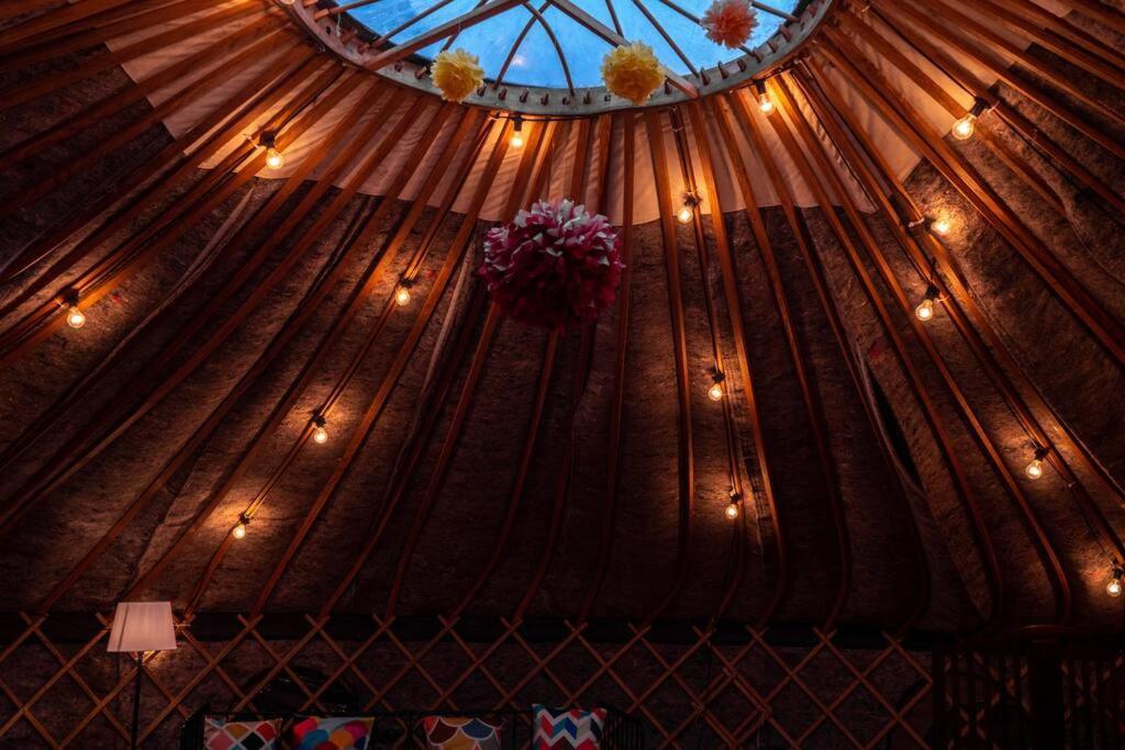 Giant Yurt Sleeping 8 With Spa, Catering, Walled Gardens, Nature Reserve, Free Parking Luxuszelt Scunthorpe