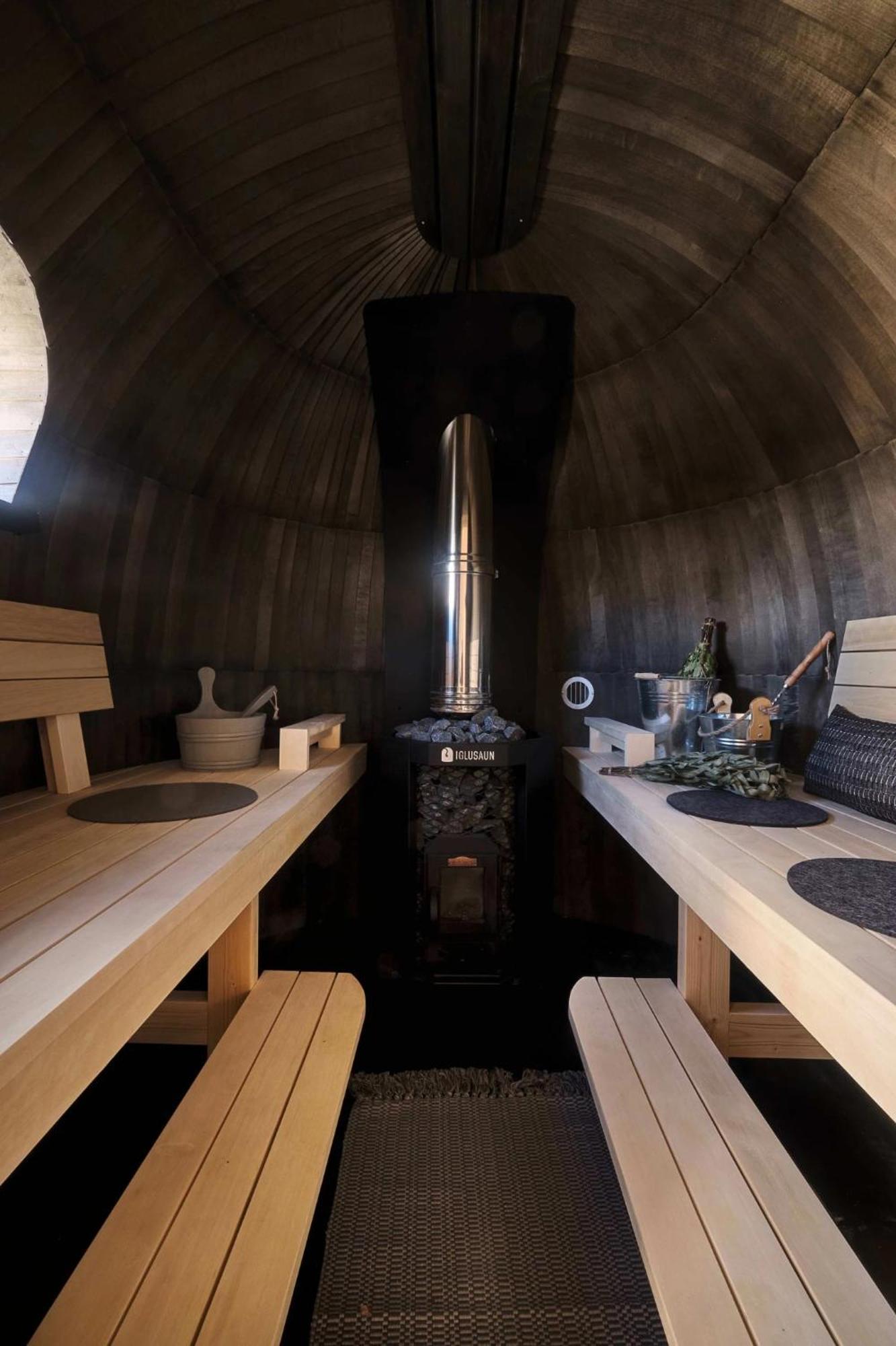 Luxuszelt Giant Yurt Sleeping 8 With Spa, Catering, Walled Gardens, Nature Reserve, Free Parking
