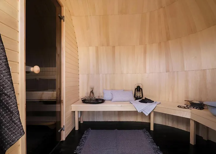 Giant Yurt Sleeping 8 With Spa, Catering, Walled Gardens, Nature Reserve, Free Parking