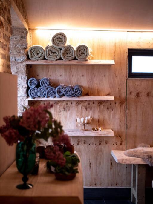 Giant Yurt Sleeping 8 With Spa, Catering, Walled Gardens, Nature Reserve, Free Parking Scunthorpe