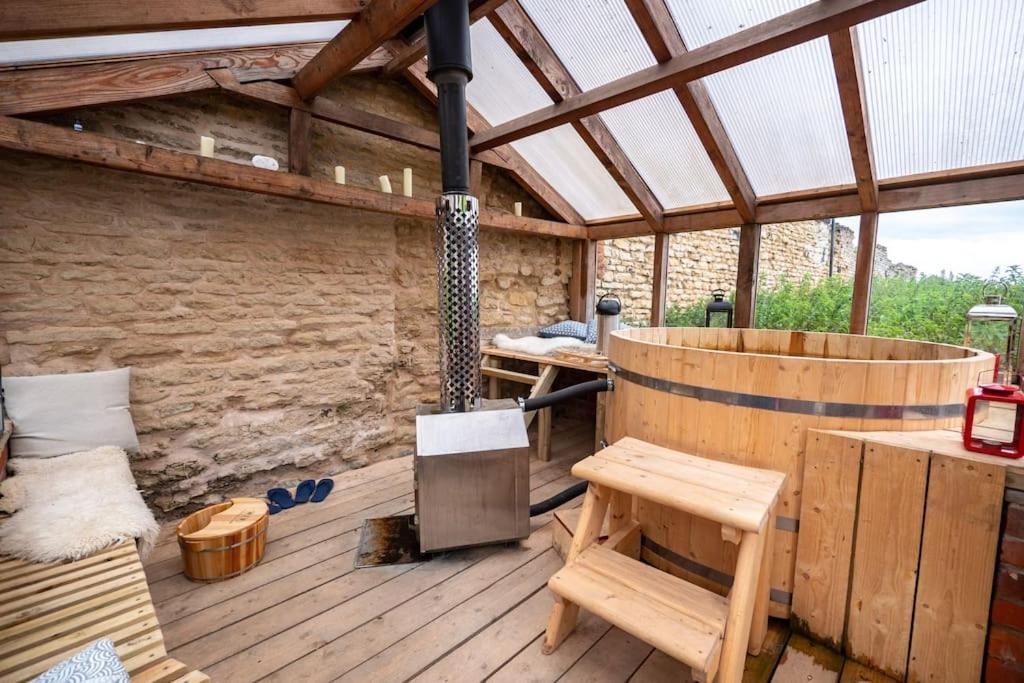 Giant Yurt Sleeping 8 With Spa, Catering, Walled Gardens, Nature Reserve, Free Parking Luxury tent Scunthorpe