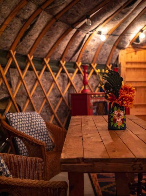 Giant Yurt Sleeping 8 With Spa, Catering, Walled Gardens, Nature Reserve, Free Parking Scunthorpe