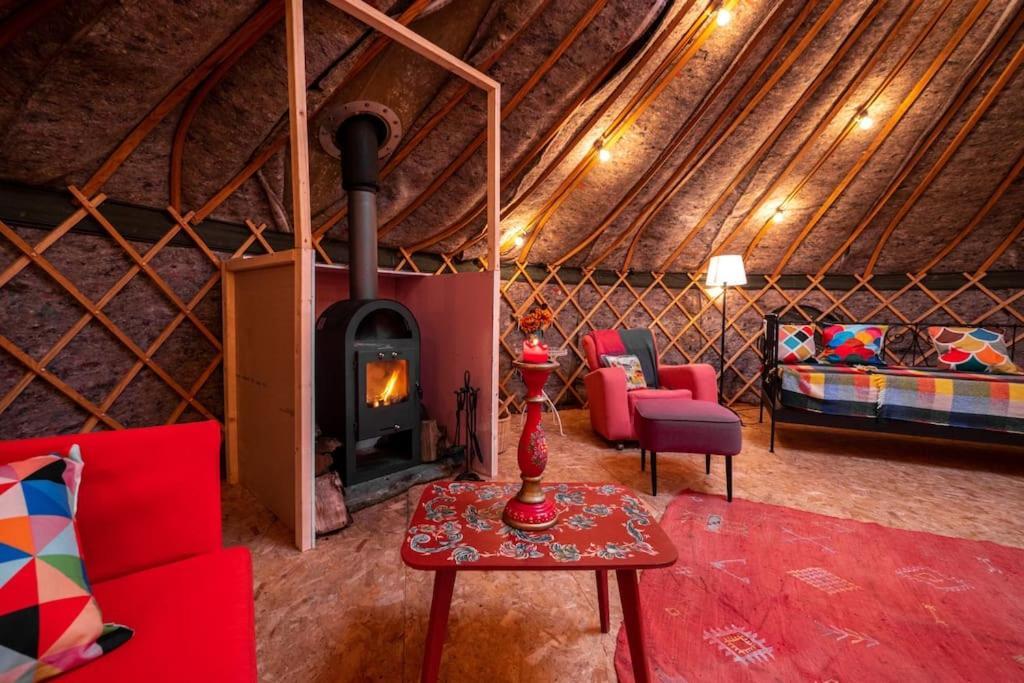 Giant Yurt Sleeping 8 With Spa, Catering, Walled Gardens, Nature Reserve, Free Parking Luxury tent Scunthorpe