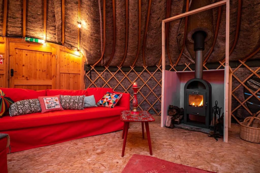 Giant Yurt Sleeping 8 With Spa, Catering, Walled Gardens, Nature Reserve, Free Parking Luxury tent *